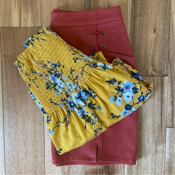 Floral Off-the-shoulder Blouse - Picture 2 of 2